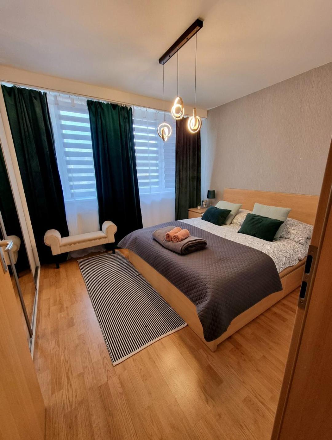 Apartment Banska - City Centre & Private Parking Banská Bystrica Extérieur photo
