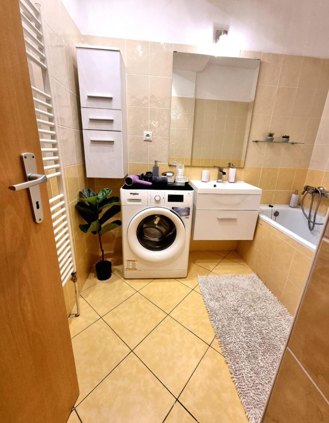 Apartment Banska - City Centre & Private Parking Banská Bystrica Extérieur photo